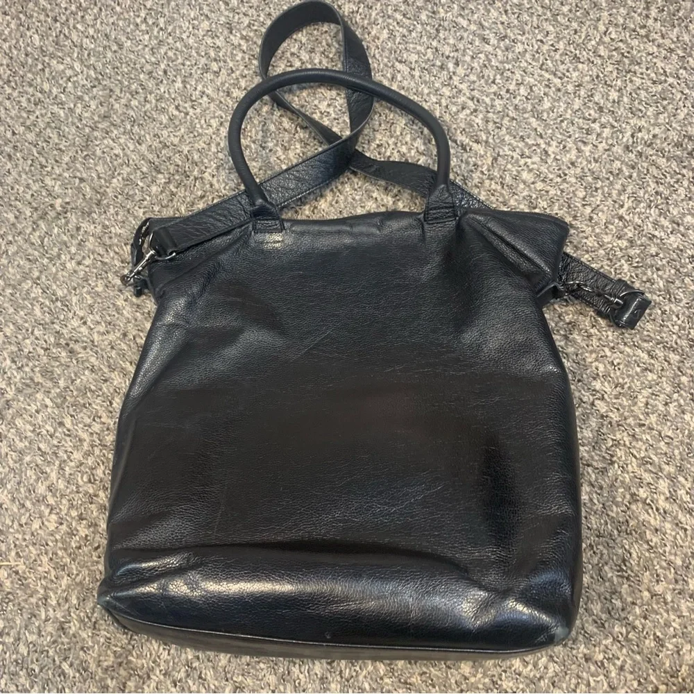 DAAME USA Large Pebbled Leather Laptop Crossbody Bag